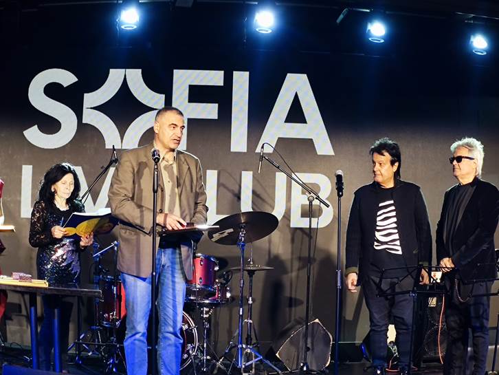 Description: Description: D:\IMG_20251101_182808.jpg